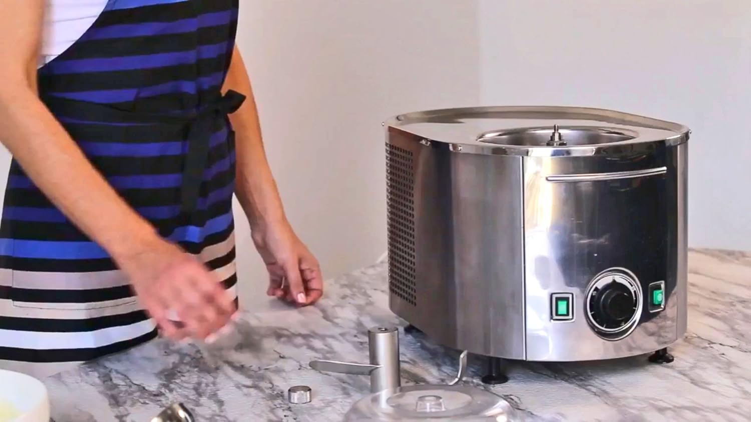 1.5-Quart Stainless Ice Cream Maker Q34645
