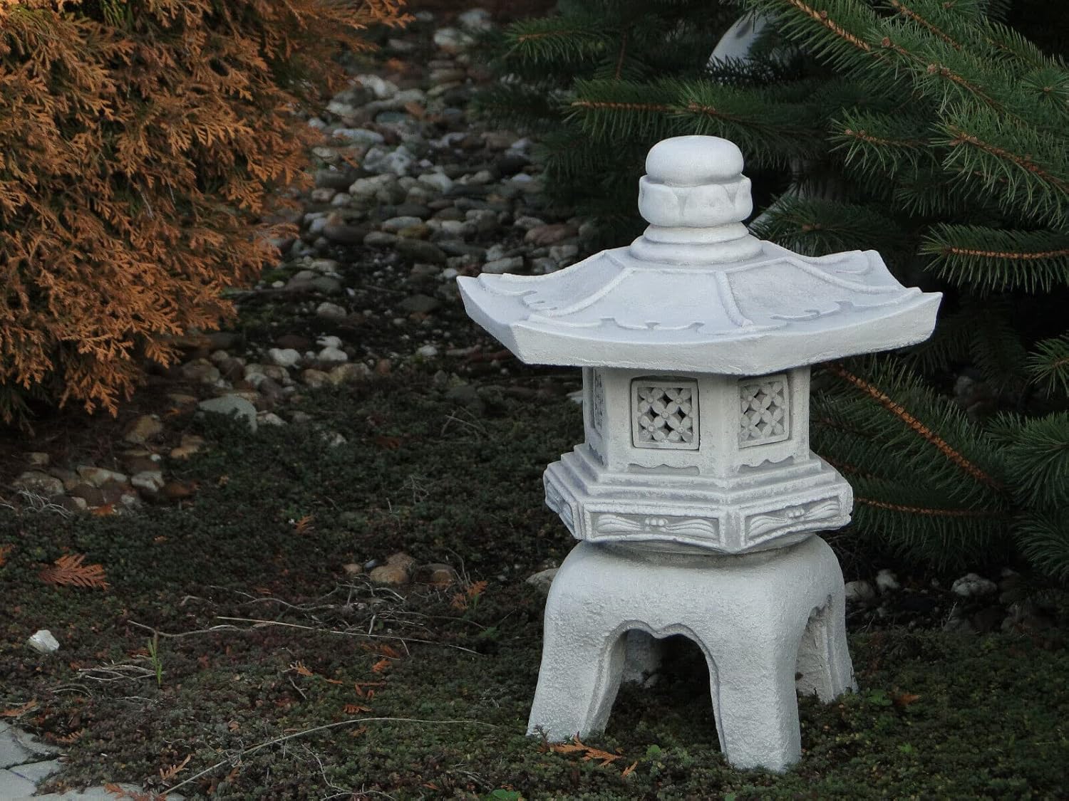 Gray Concrete Pagoda Lantern Statue Z11562