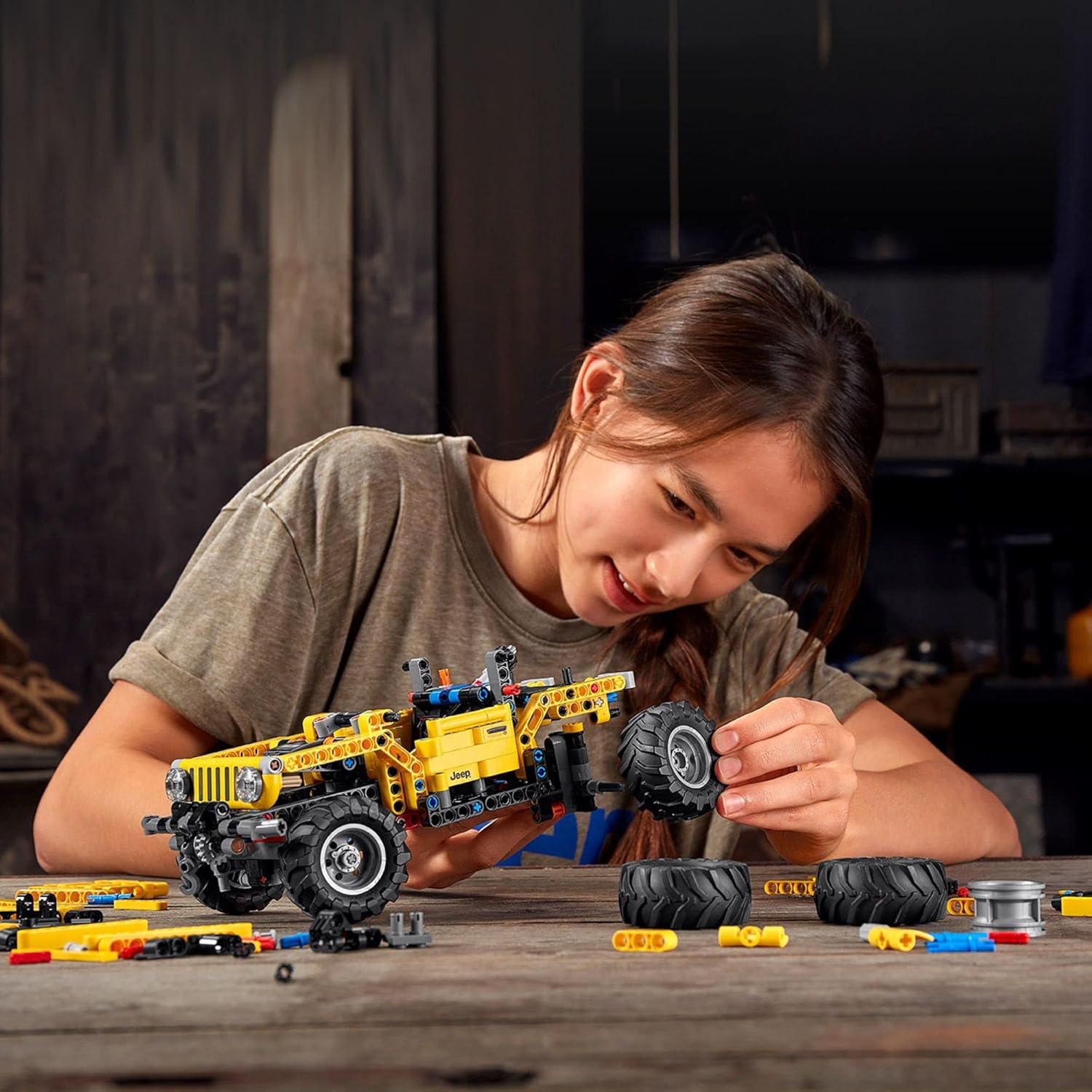 LEGO Technic Jeep Wrangler 4x4 Toy Car 42122 Model Building Kit O11447