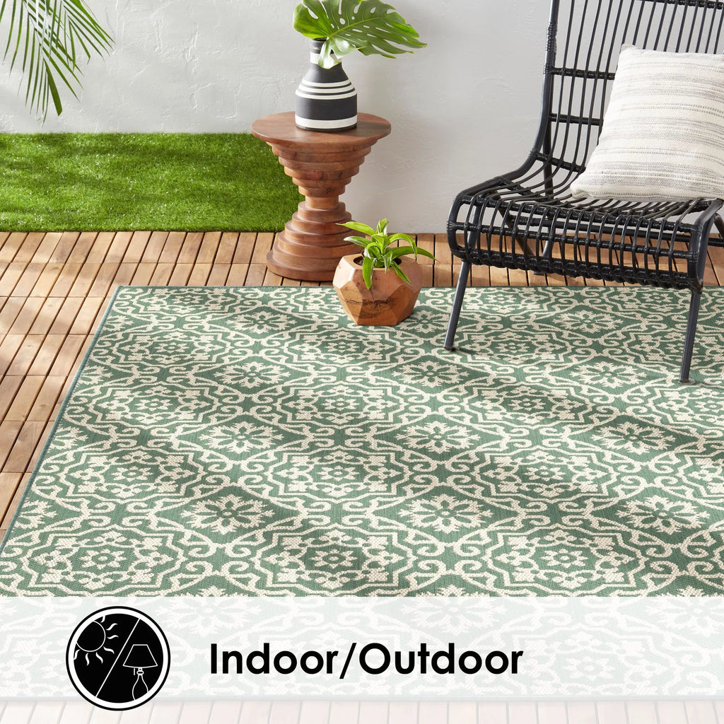 Green/Beige Geometric Indoor/Outdoor Area Rug, 5'2"x7'2" W794