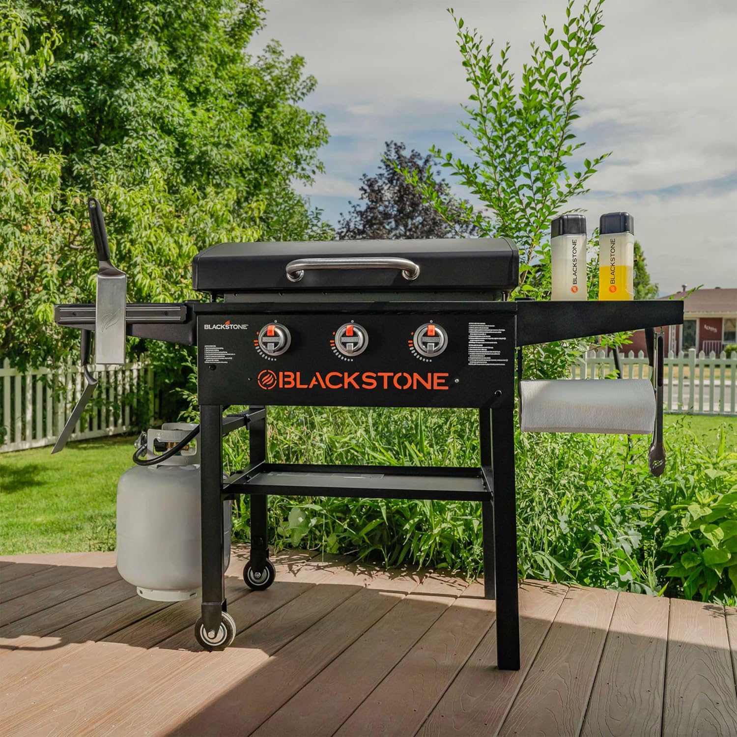 28 Inch Blackstone Griddle with Hood 3-Burner Outdoor Flat Top Grill B77110