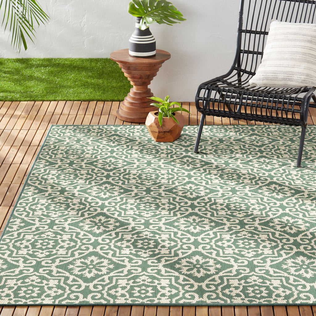 Green/Beige Geometric Indoor/Outdoor Area Rug, 5'2"x7'2" W794
