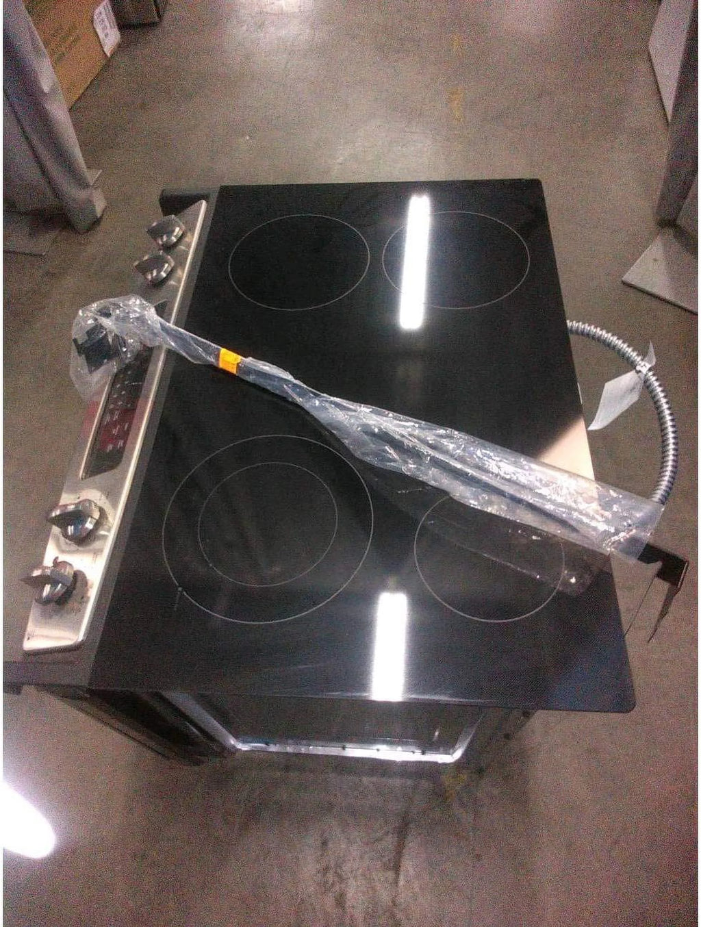 4.4 Cu.Ft. Stainless 4 Burner Electric Range Q88054