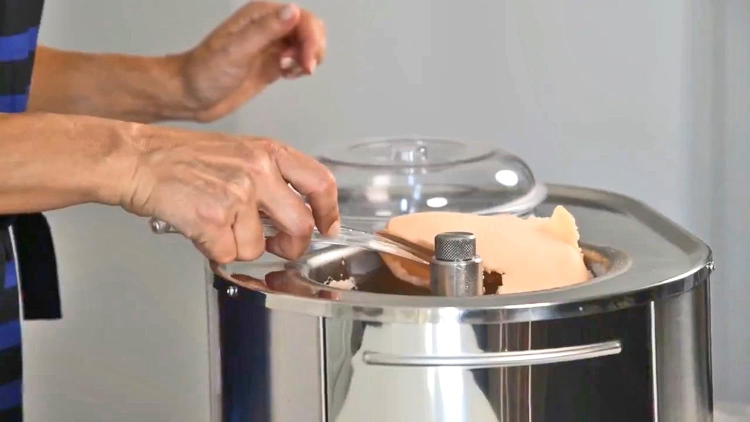 1.5-Quart Stainless Ice Cream Maker Q34645