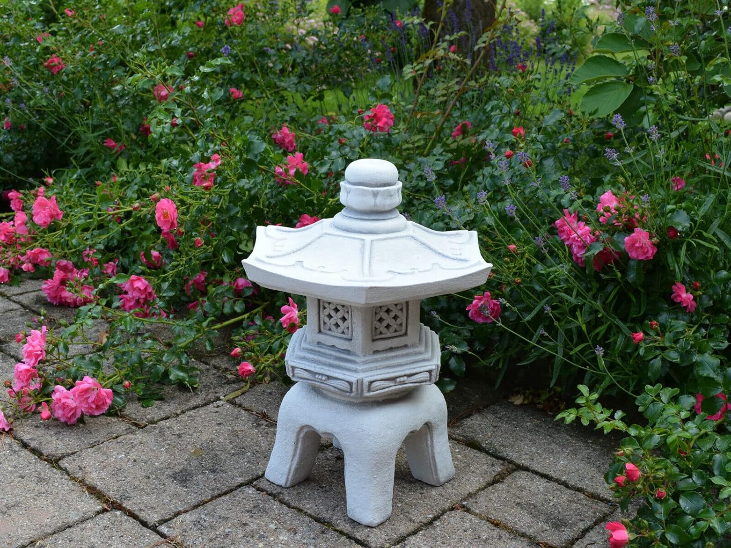 Gray Concrete Pagoda Lantern Statue Z11562